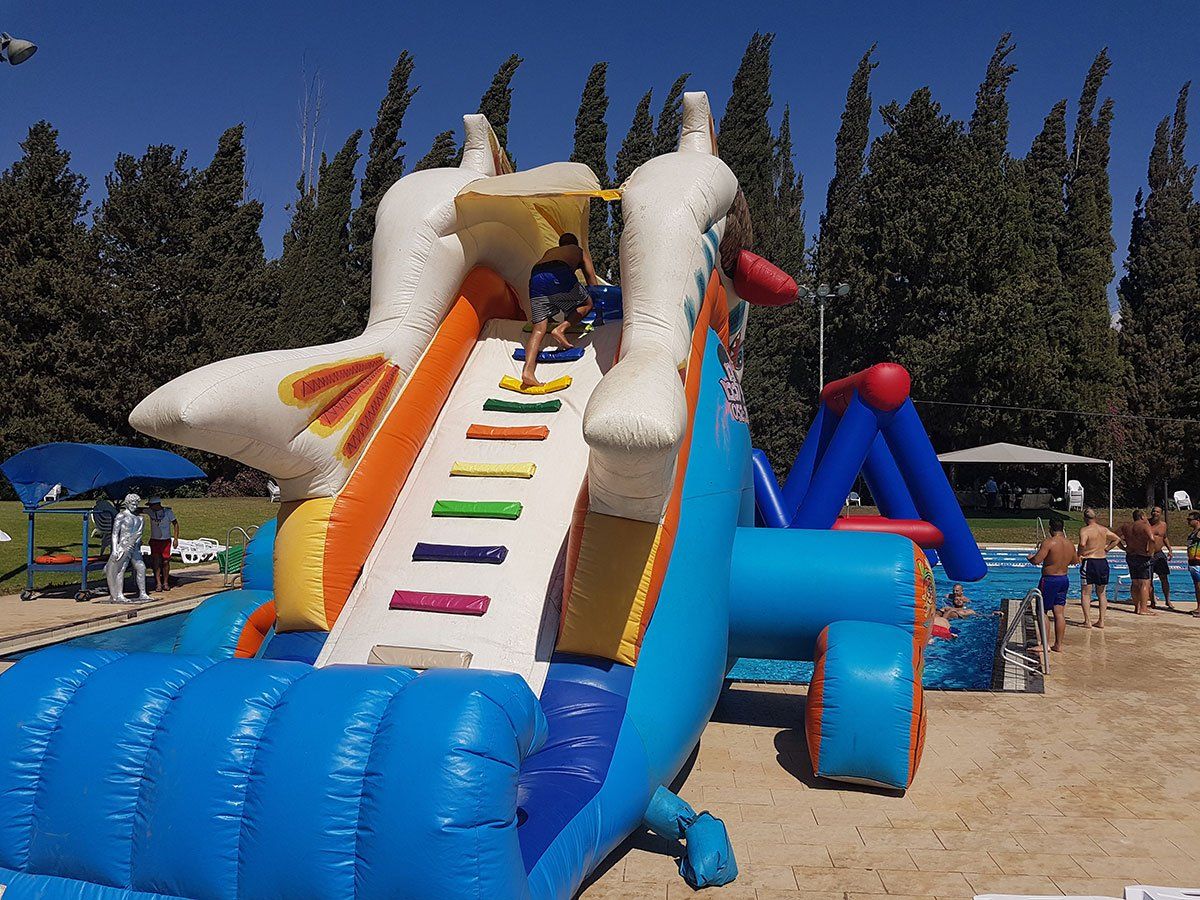 מתנפחים לבריכה