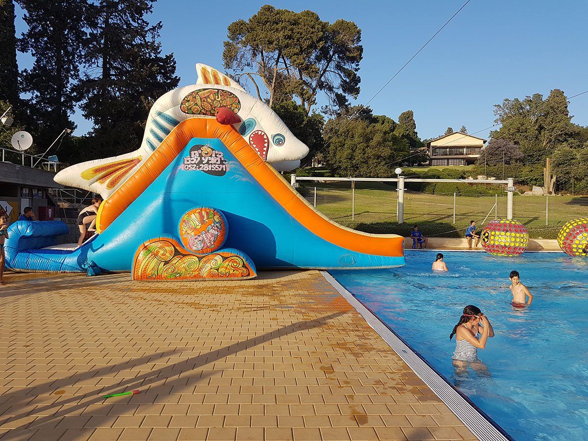 מתנפחים לבריכה