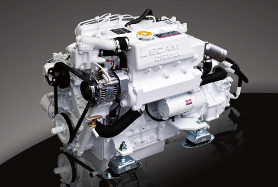 Motore diesel marino bianco con scritta 