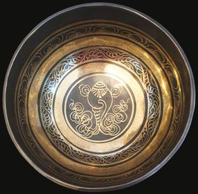 Handmade Tibetan singing bowl in 7-metal alloy, hand-beaten in Nepal with matching striker.
