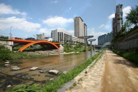 Cheonggyecheon River restoration in Seoul