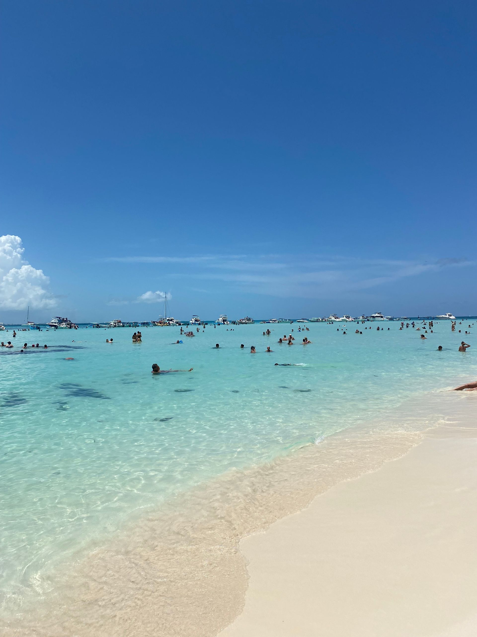 Beaches from Isla Mujeres with yachts.