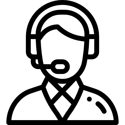 Un uomo in giacca e cravatta indossa un auricolare.