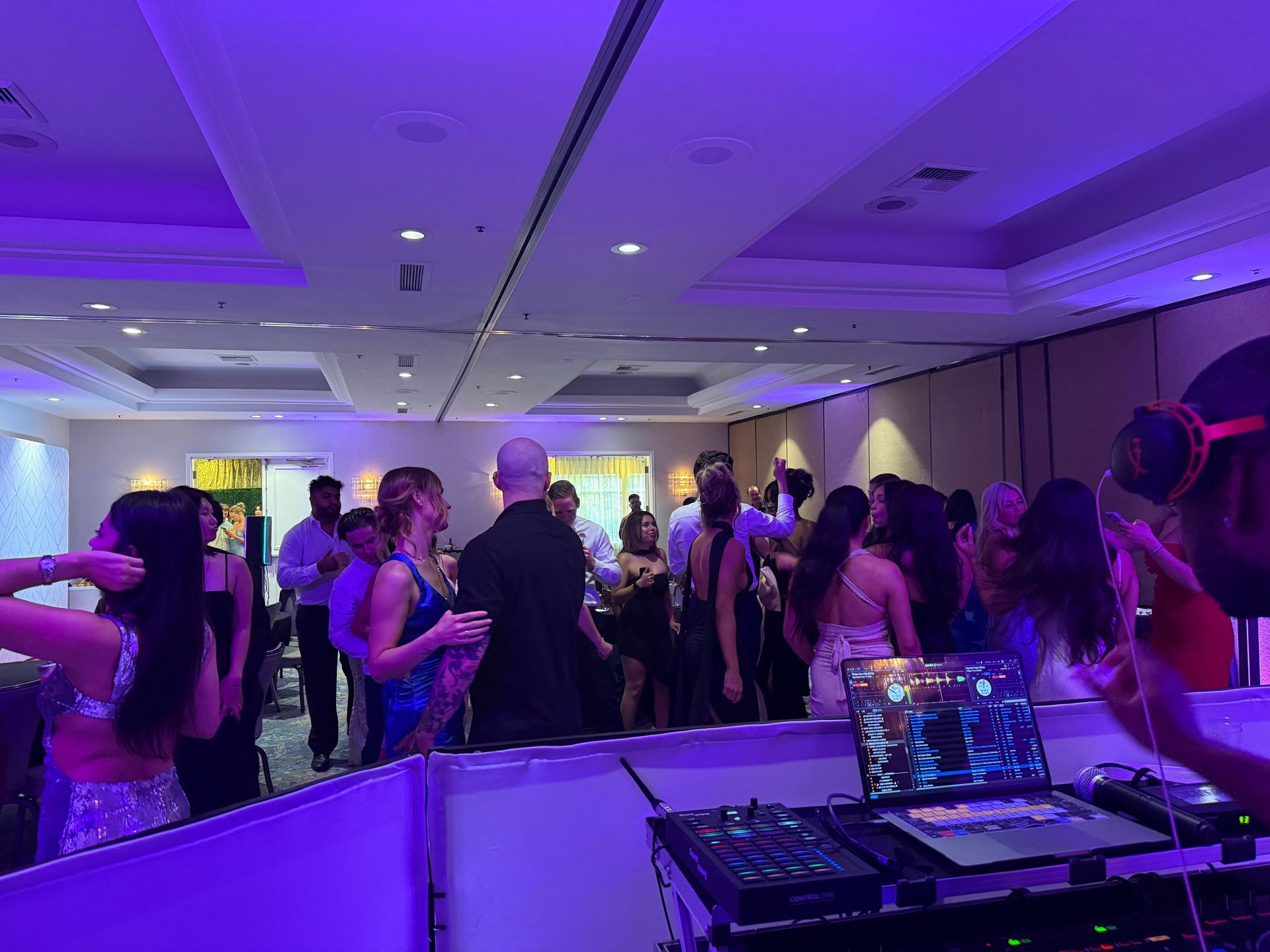 Prom DJ Service in Santa Santa. High School Dance DJ