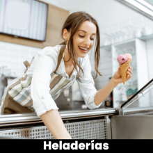 Una mujer sostiene un cono de helado frente a un cartel que dice heladerías - Vendty Pos Restaurante