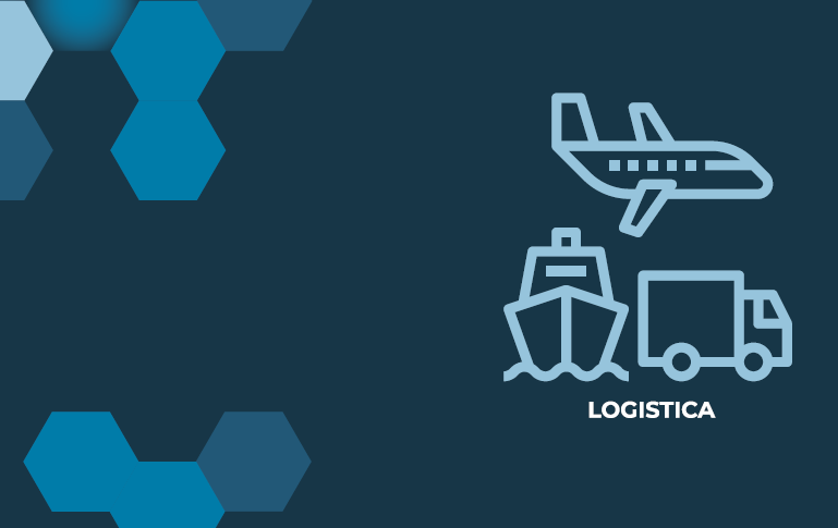Sfondo blu con disegno esagonale e icone logistiche: aereo, nave, camion, con testo