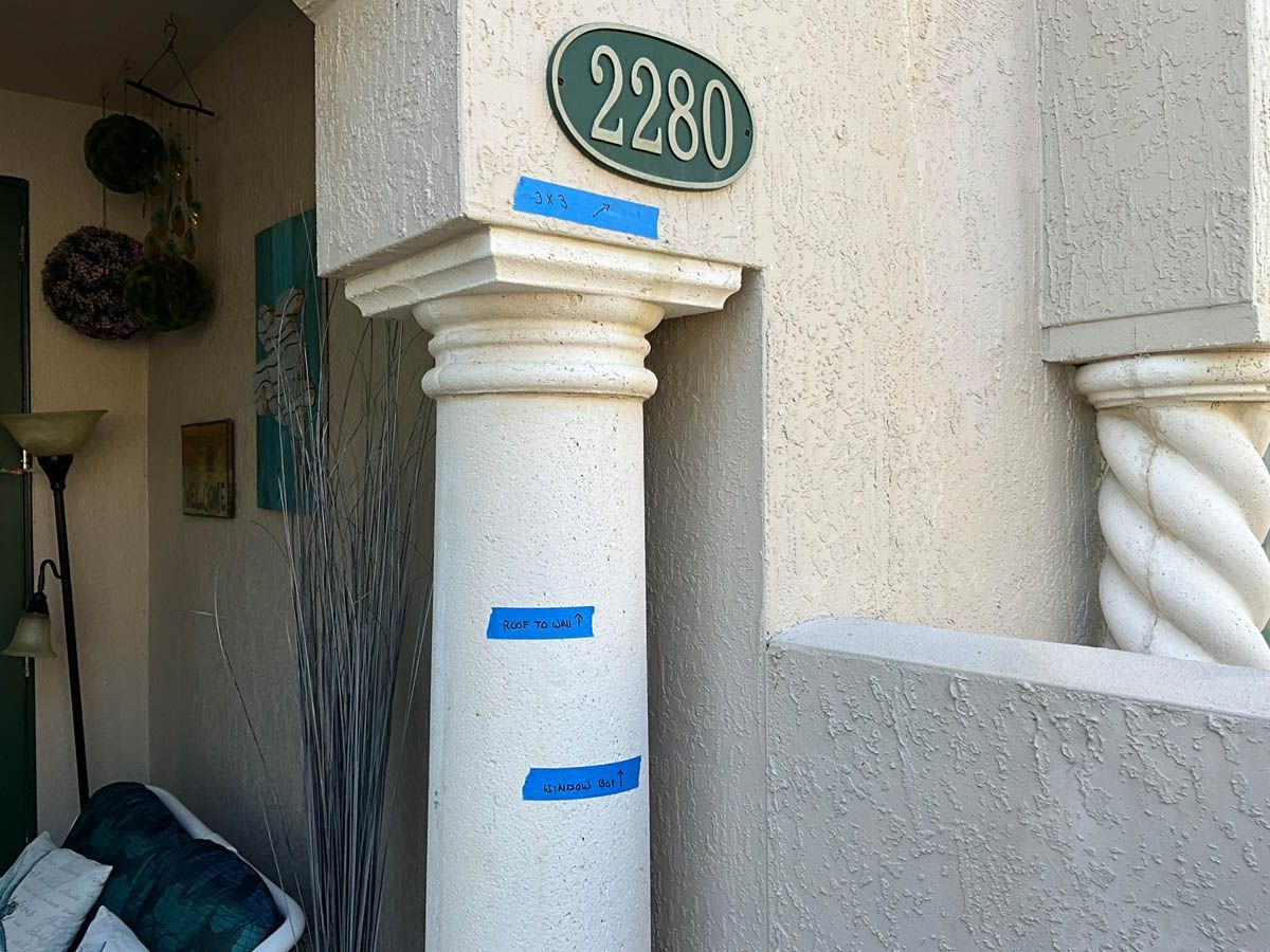 A pillar with the number 2280 on it