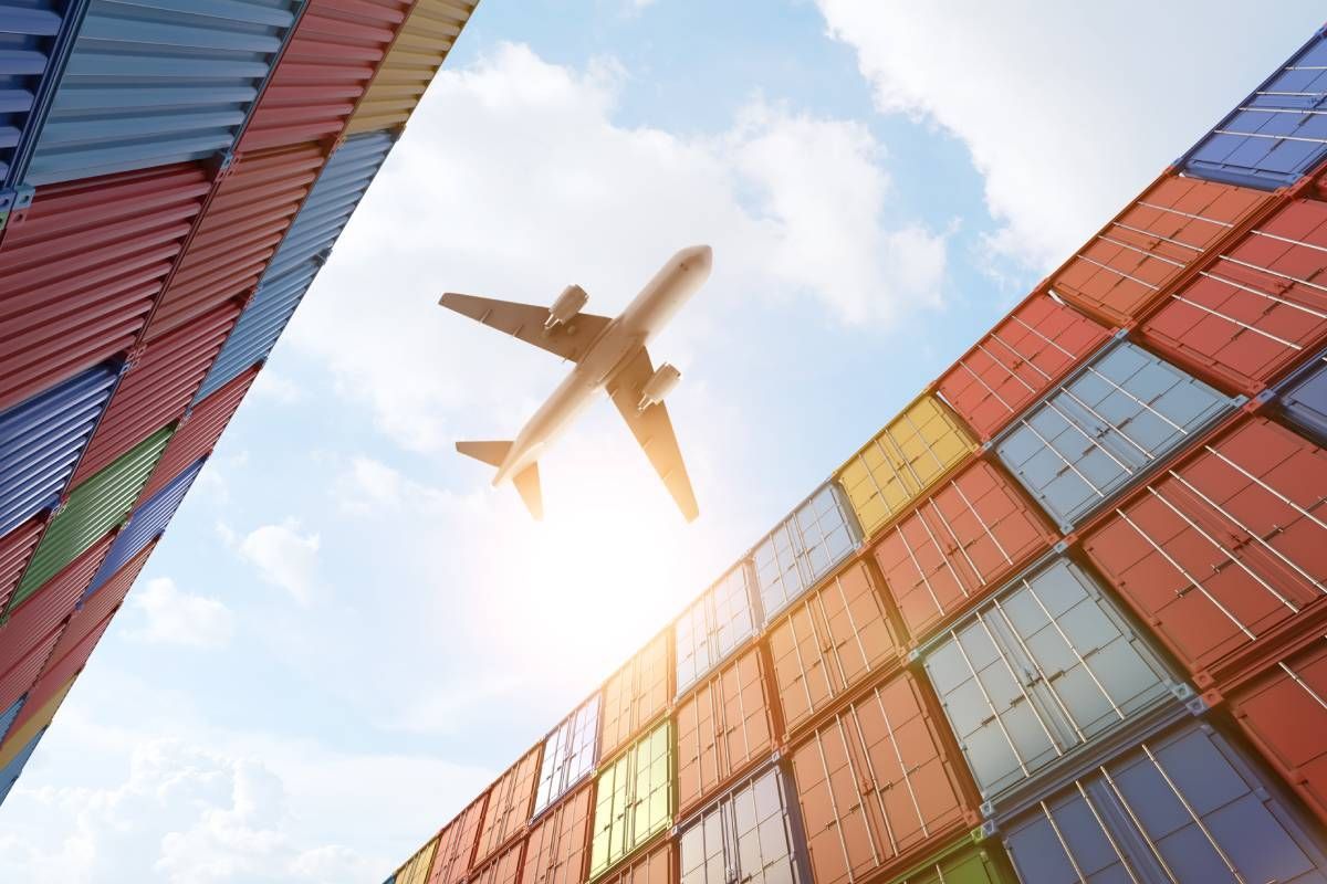 An airplane flying over freight boxes near Nicholasville, Kentucky (KY)