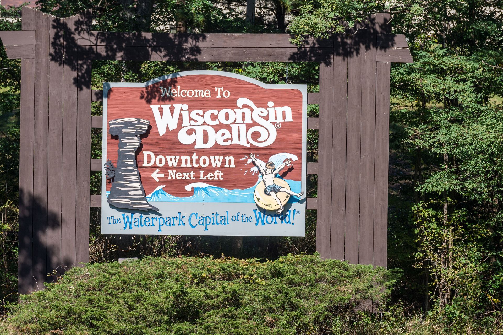 A sign that says welcome to wisconsin cello downtown next left