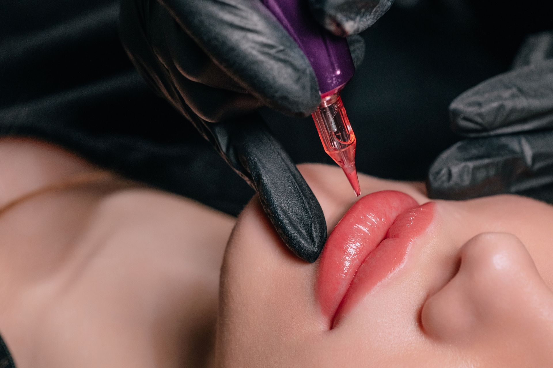 a woman getting pmu lip liner