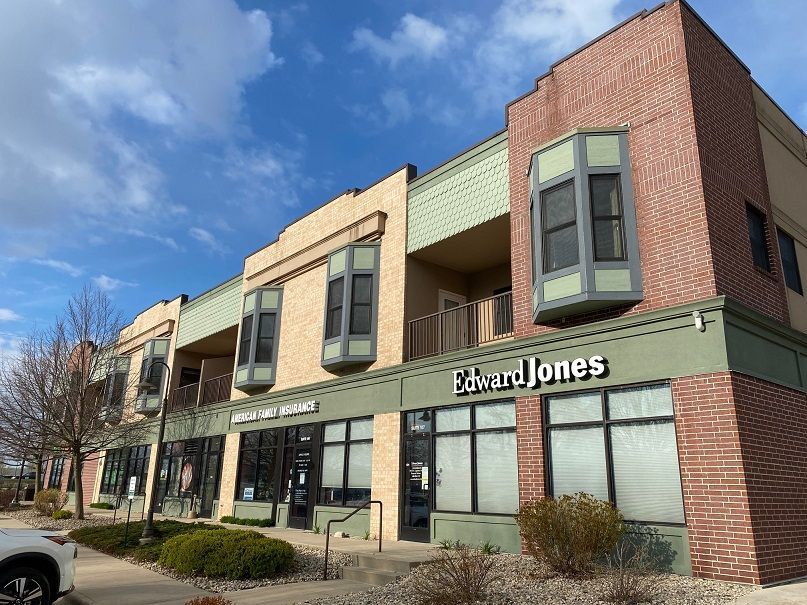 a building with a sign that says edward jones