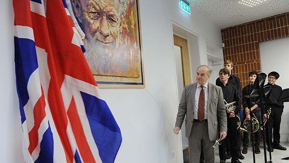Unveiling of Benjamin Britten portrait by Mariusz Kaldowski in Ipswich School