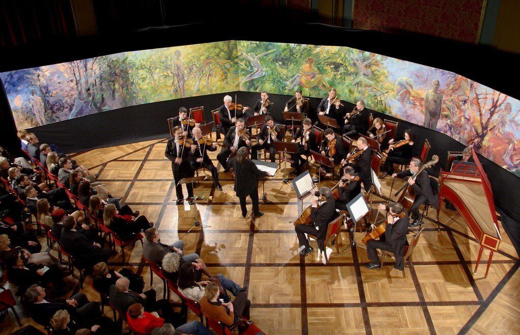 Mariusz Kaldowski frieze to Vivaldi's Four Seasons and Agnieszka Duczmal Amadeus Orchestra