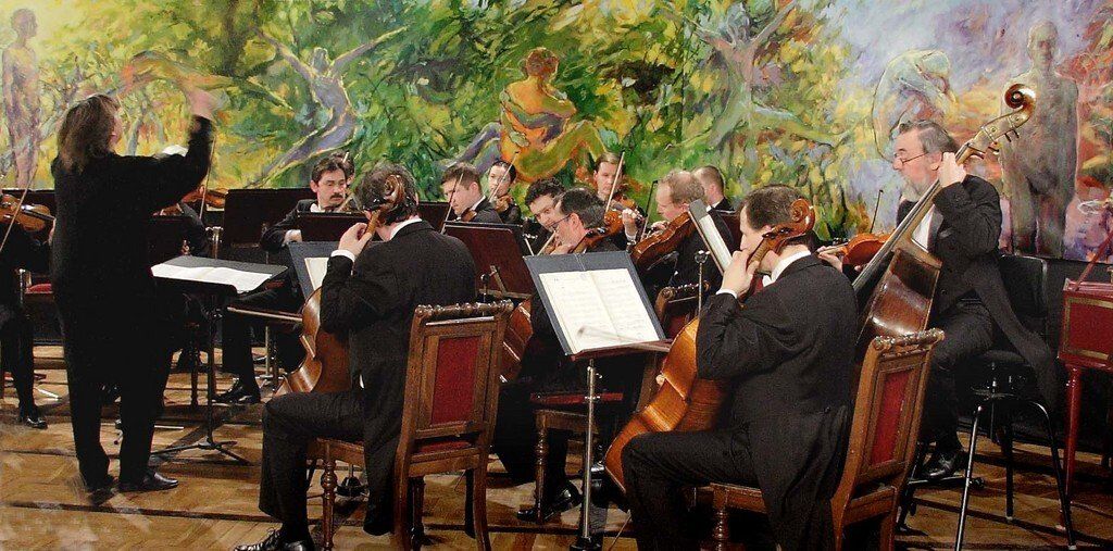 Mariusz Kaldowski frieze to Vivaldi's Four Seasons and Agnieszka Duczmal Amadeus Orchestra