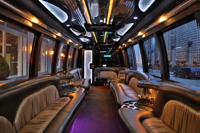 5 Pro Benefits For Hiring A Party Bus