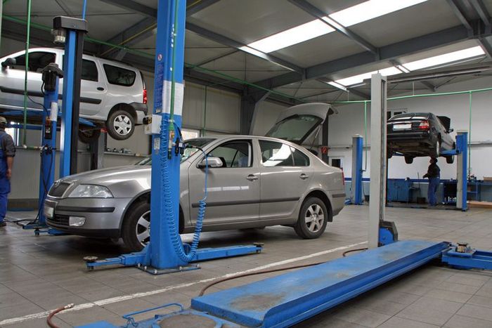 Cars at modern car service — Motor Mechanics in Port Macquarie, NSW