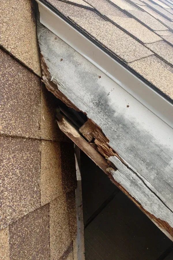 A roof with a gutter that has been damaged