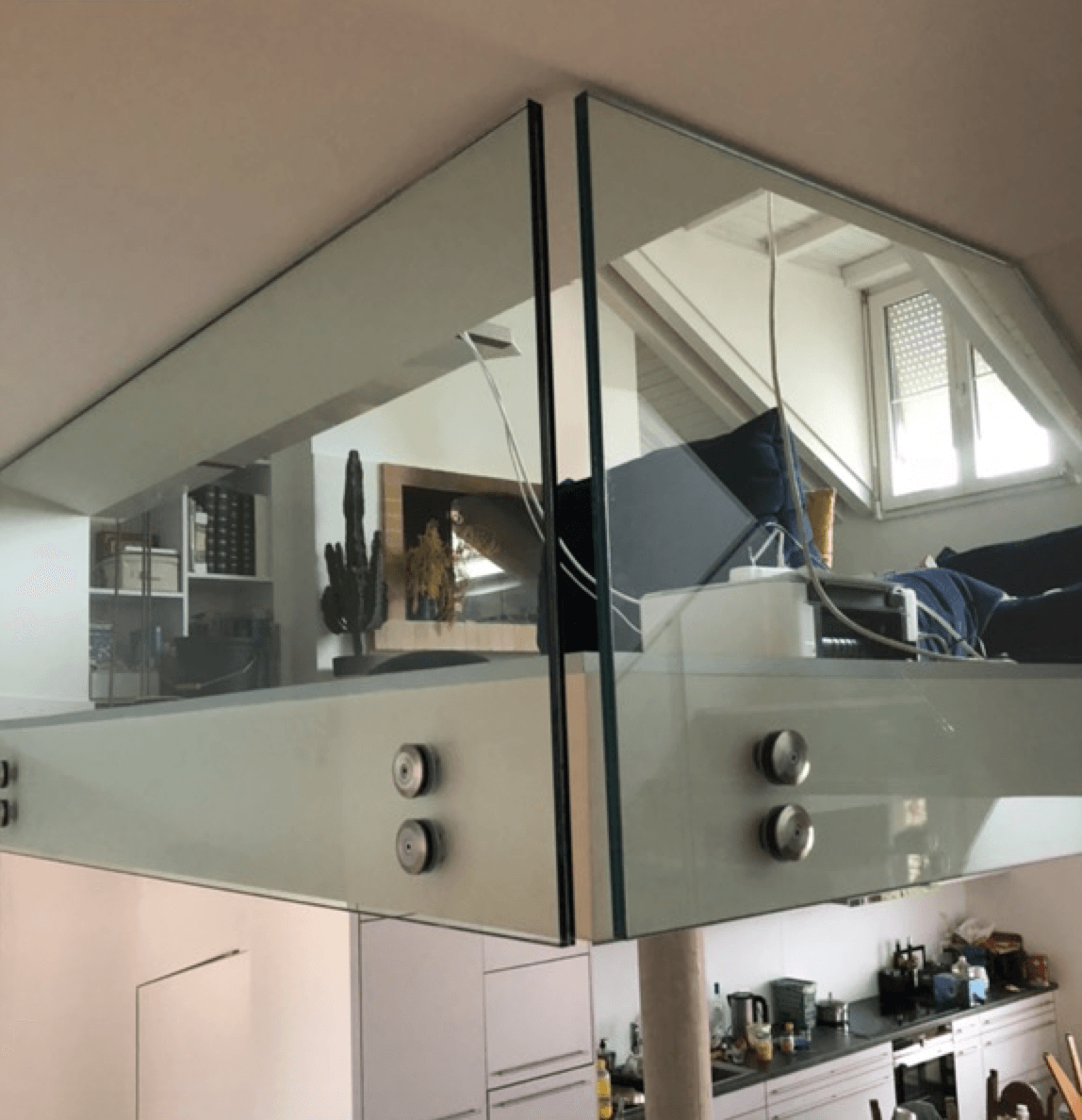 mezzanine avec contours en verre