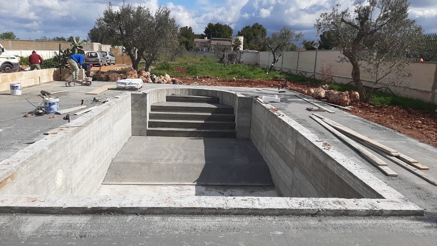 lavori realizzazione piscina