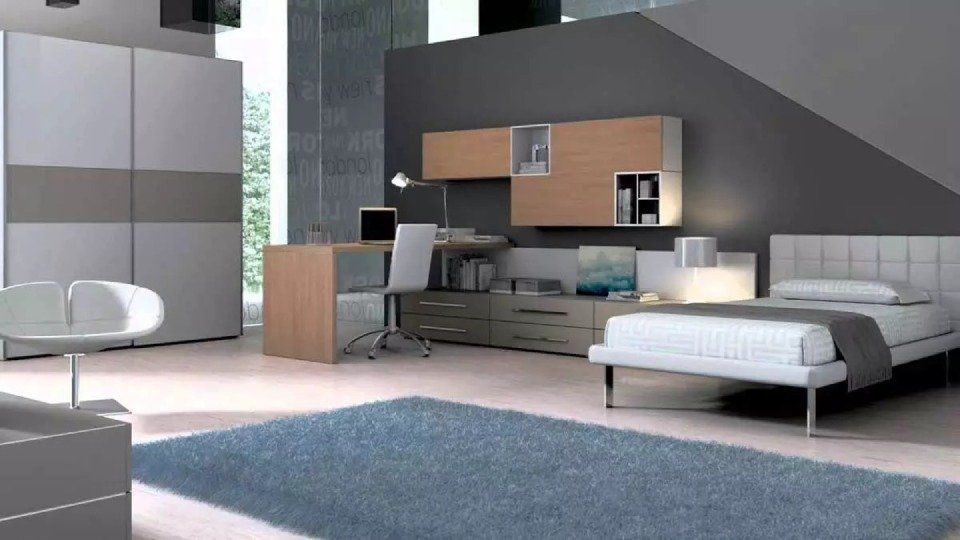 cameretta di un ragazzo con arredi in legno chiaro