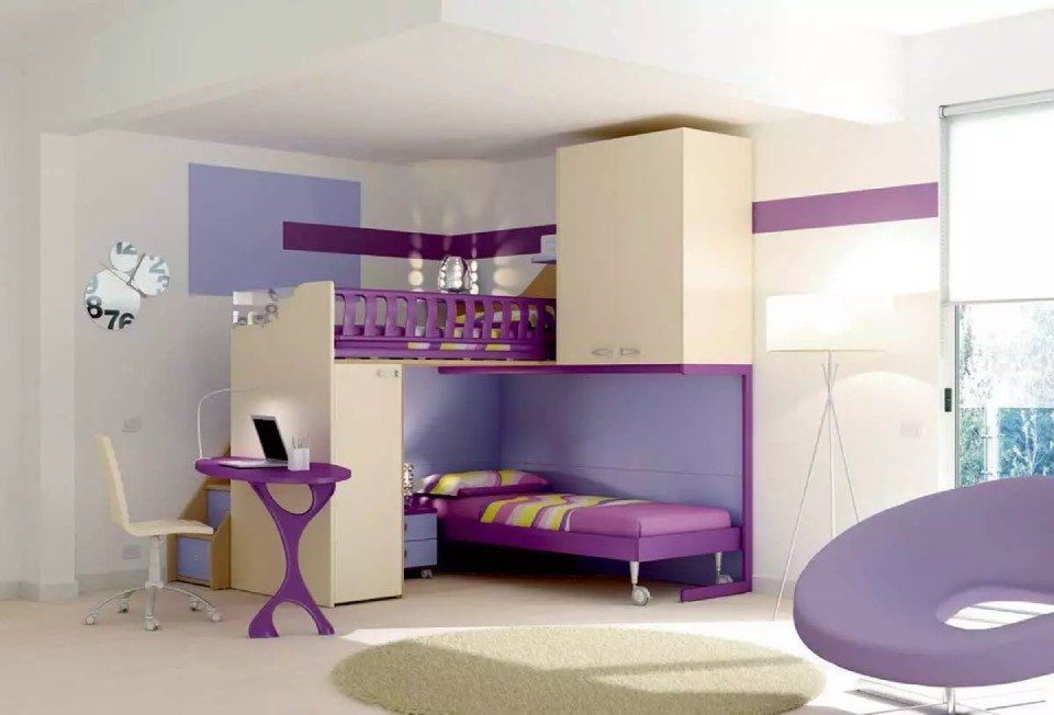 cameretta con arredi viola e beige