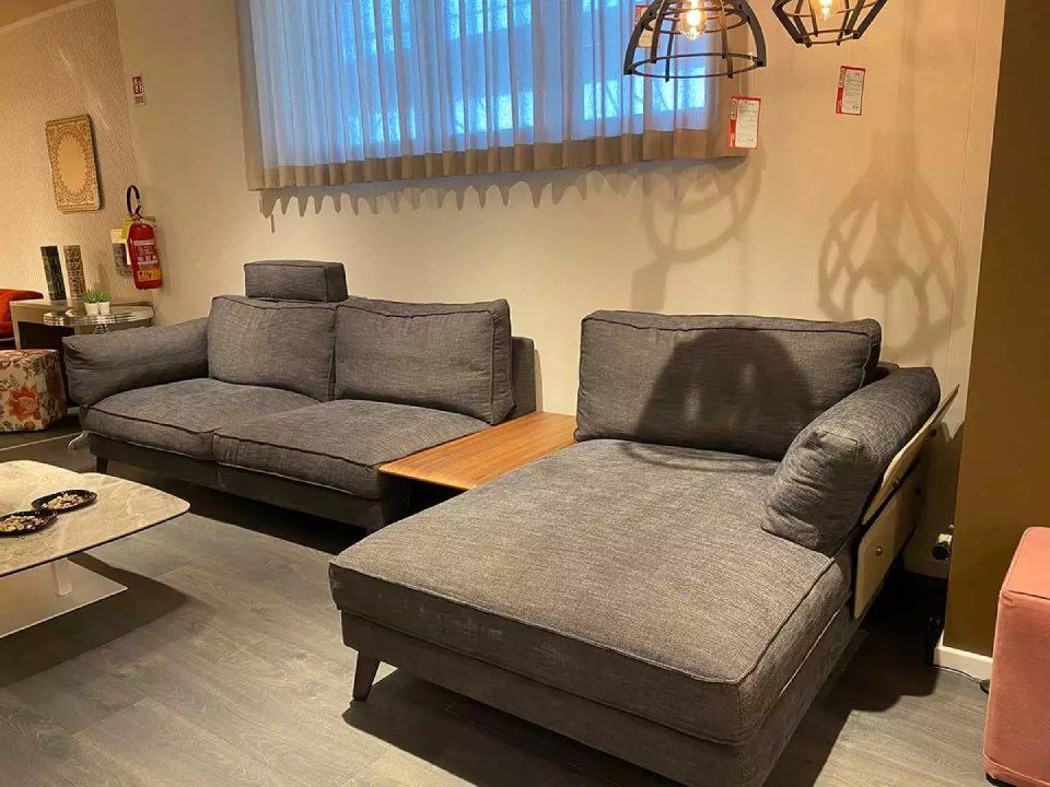 divani grigi in tessuto