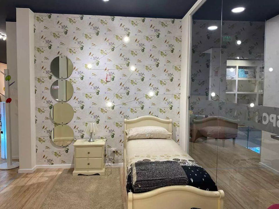 arredi per una cameretta in stile classico color panna