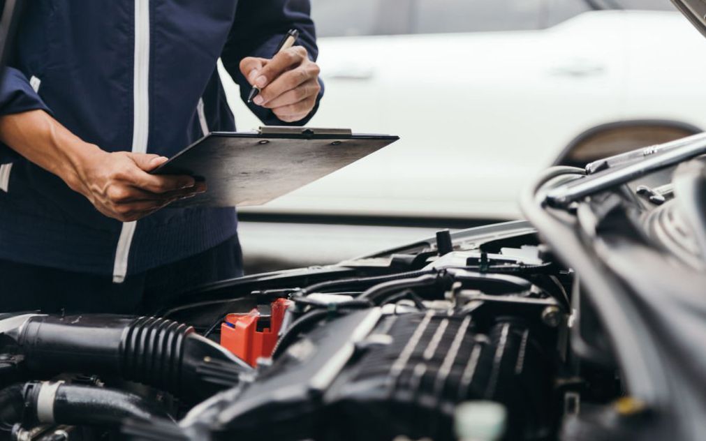 Mechanic Does a Pre Purchase Car Inspection