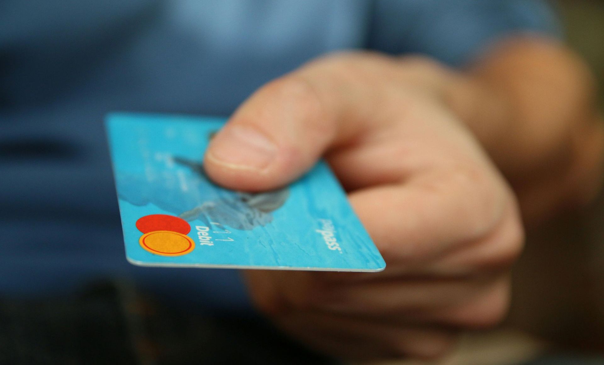 man hading over a credit card instead of fixing his credit score - sell any car fast