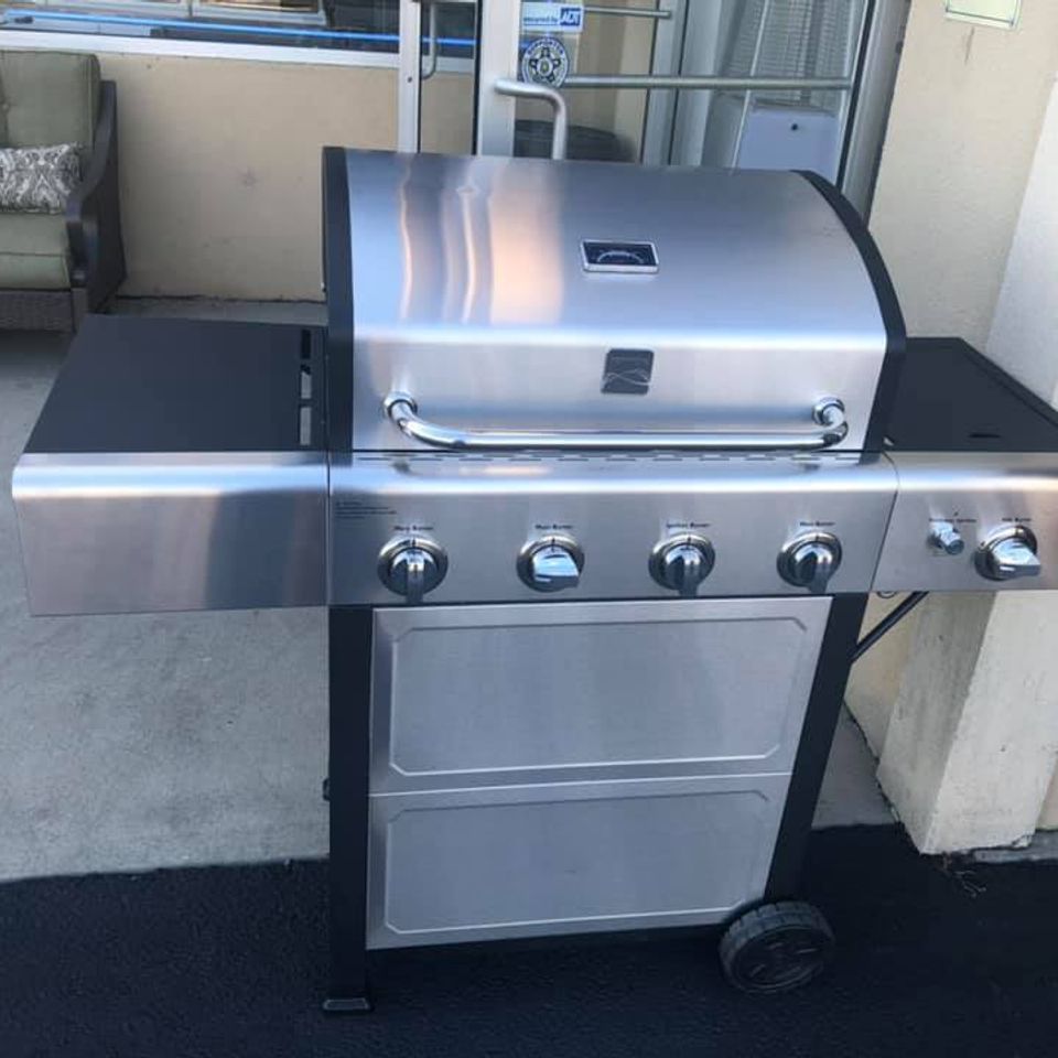 Silver and black grill | Pennsauken, NJ | H and R Appliances