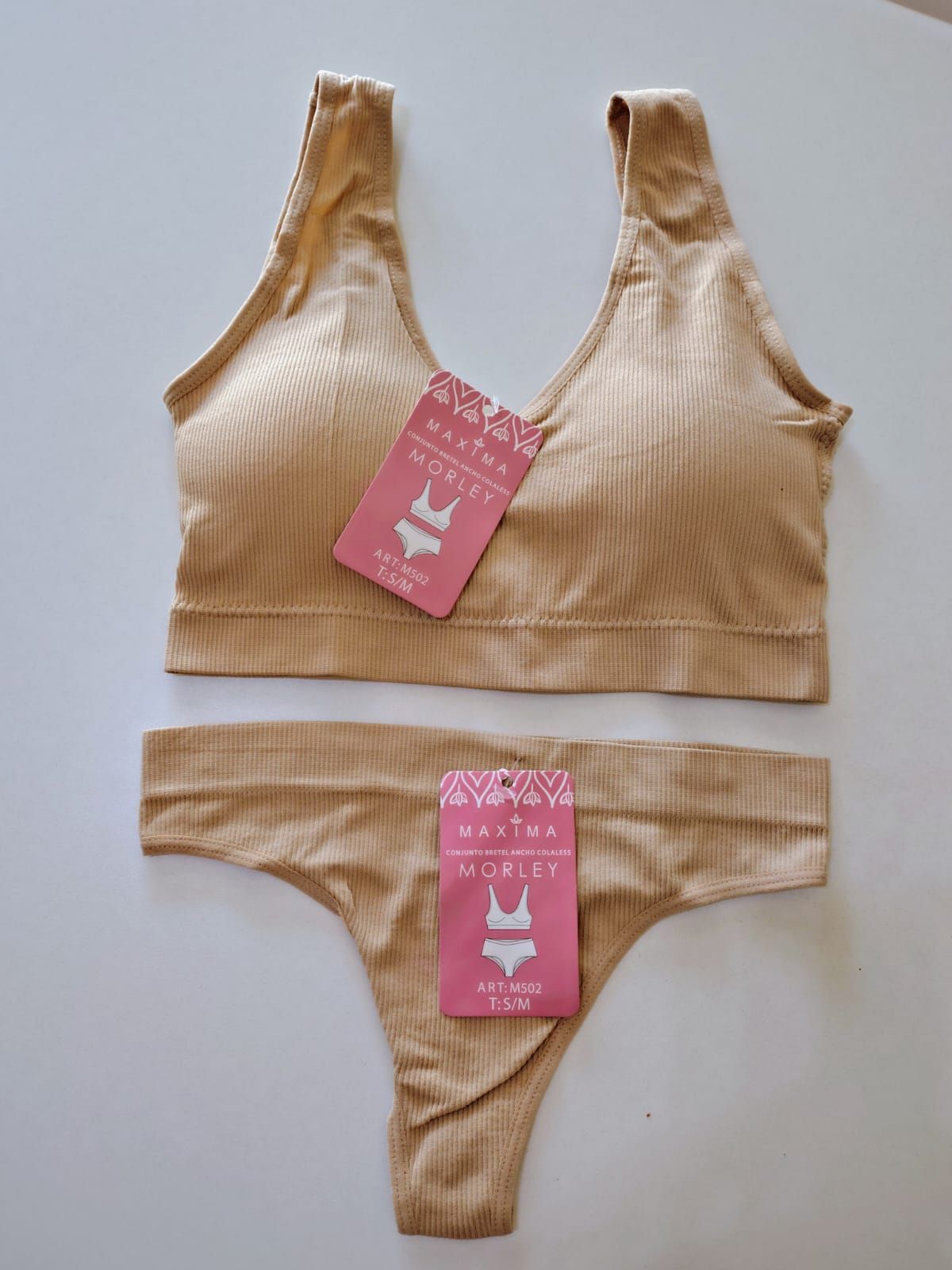 conjunto de morley con top y colales se adapta muy bien al cuerpo sin ser tan exacto con talles