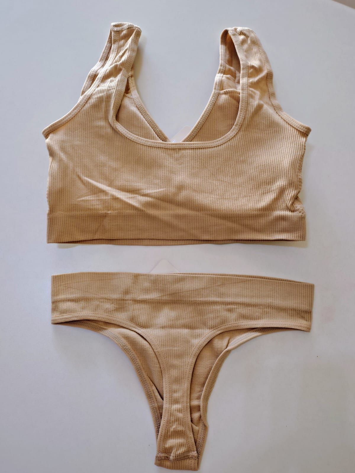 conjunto de morley con top y colales se adapta muy bien al cuerpo sin ser tan exacto con talles