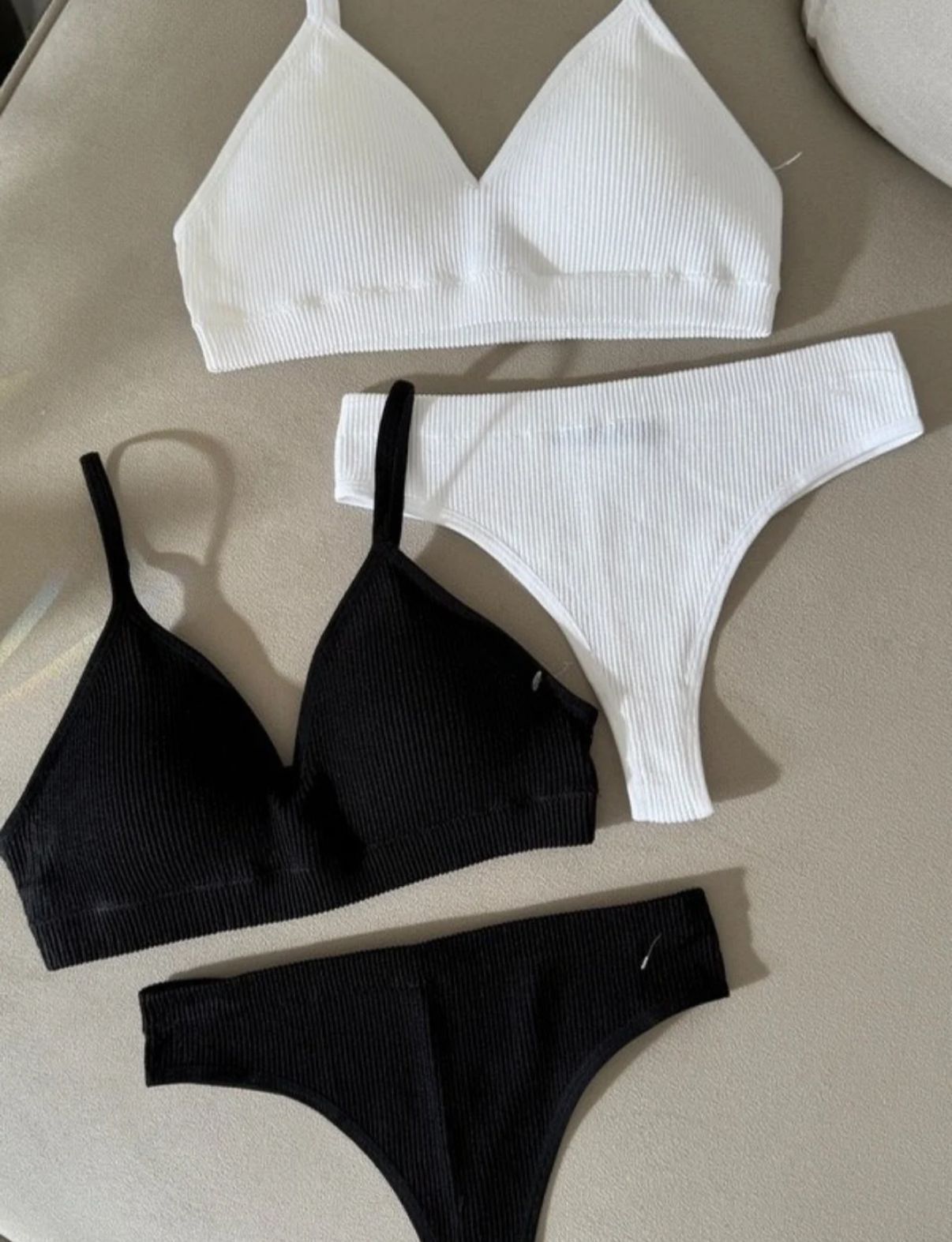 Conjuntos de bikini de punto acanalado en color blanco y negro,