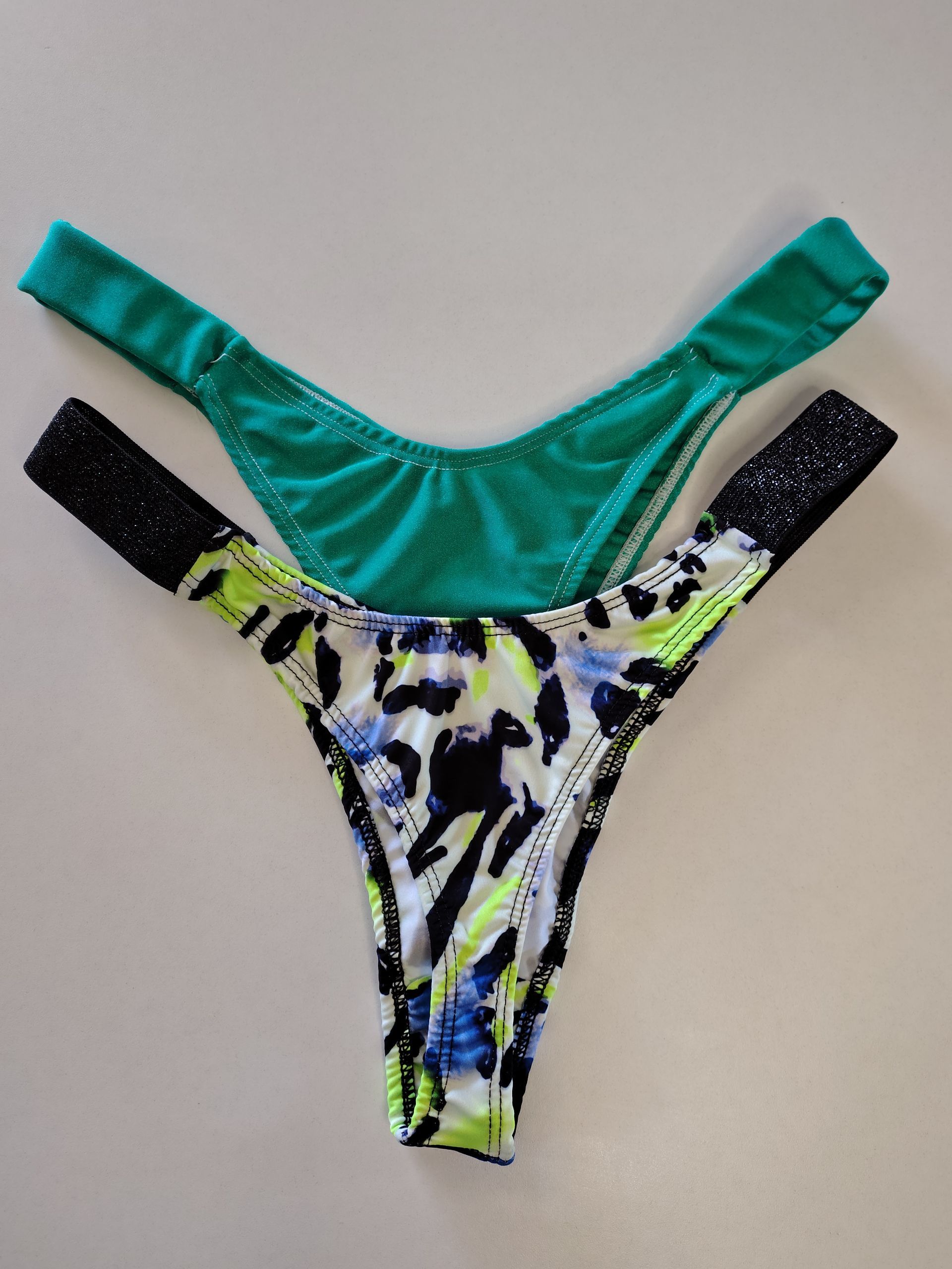 bretel ancho corte v