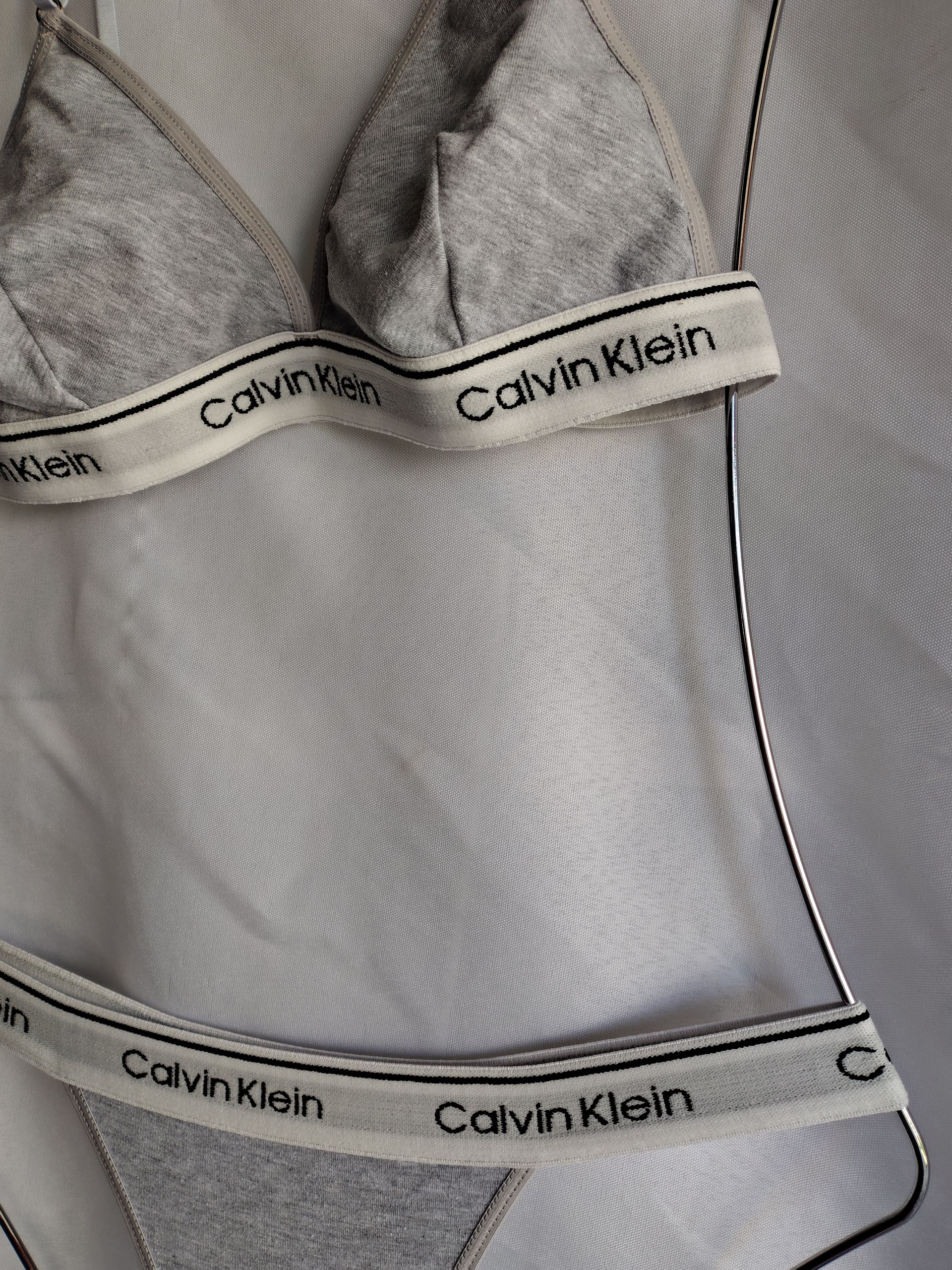 Conjunto Calvin Gris