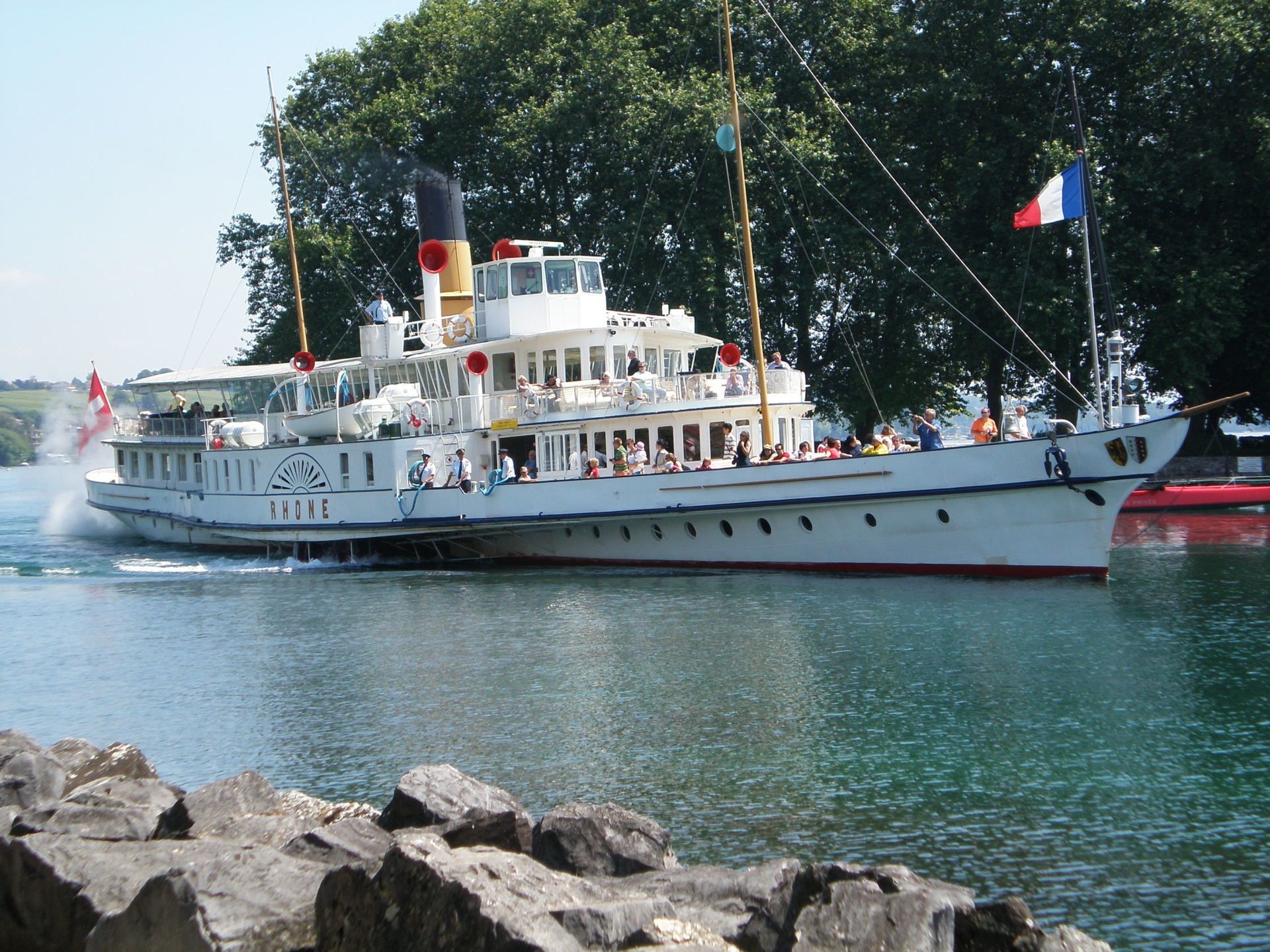 Rolle Lake Boat tour