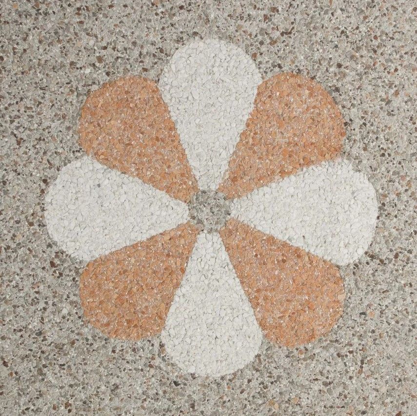 SABBIATO FONDO MOGANO MARGHERITA CON PETALI BIANCO E ROSSO