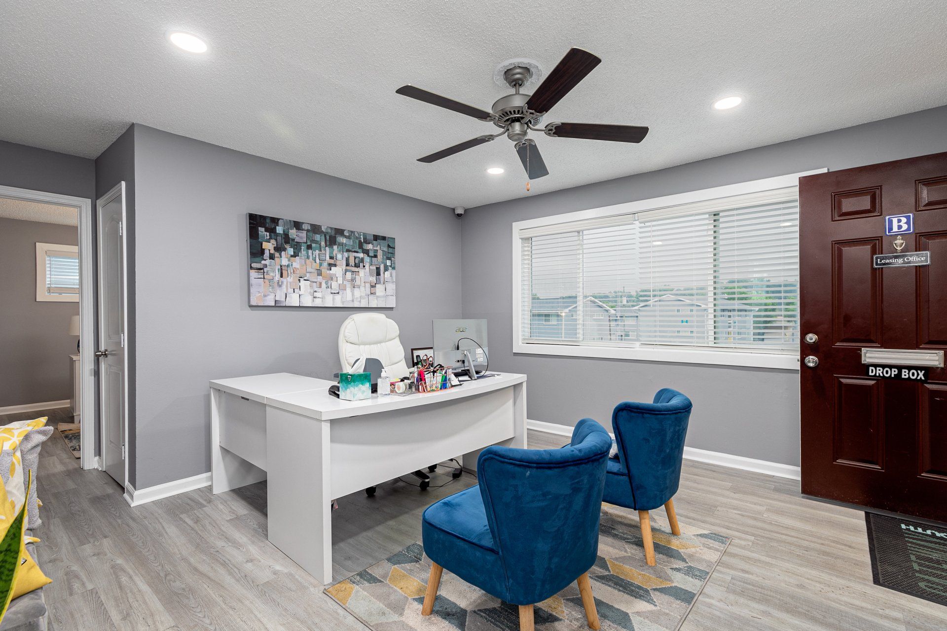 Gateway South Desk and Chairs