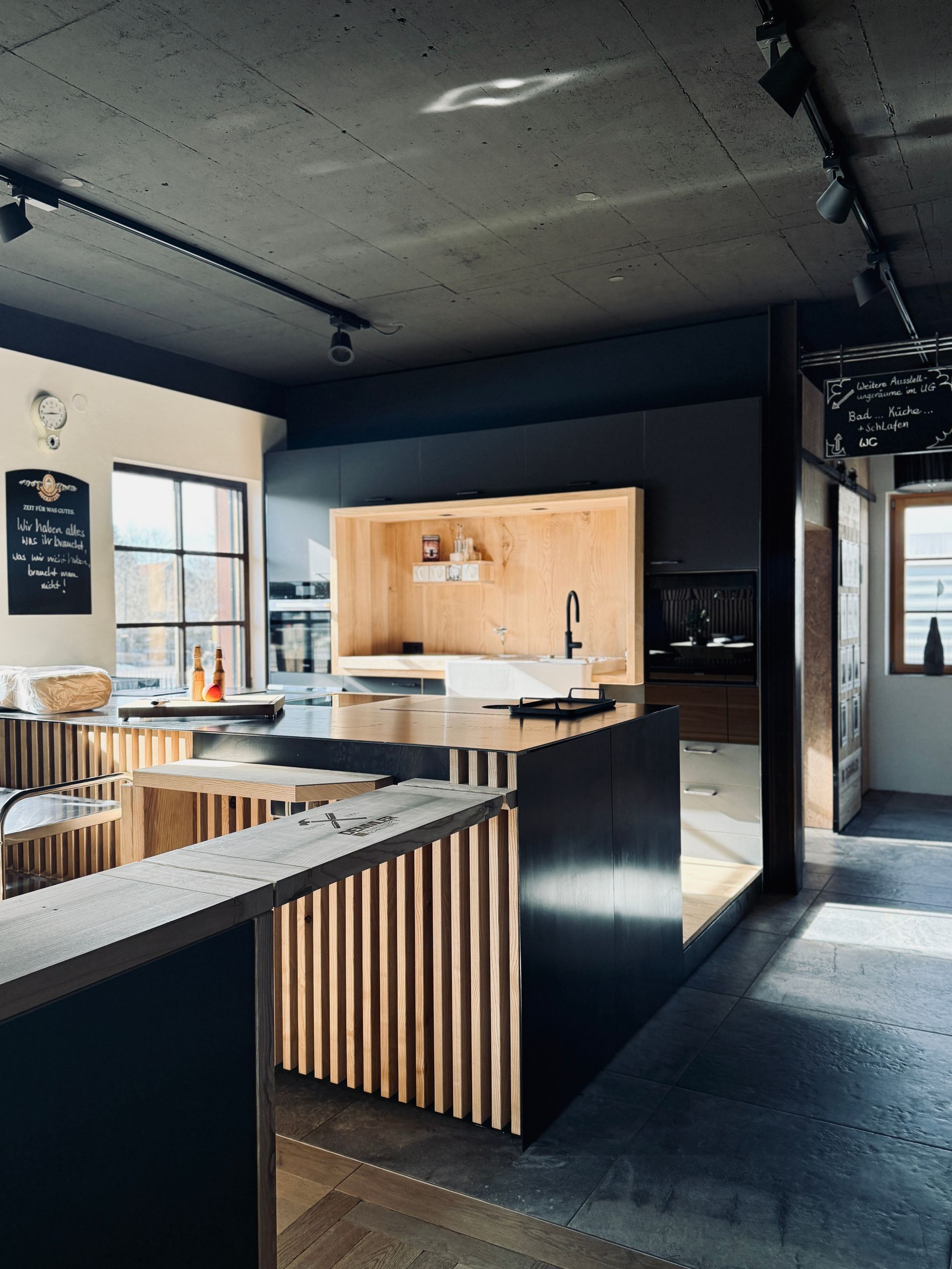 ? Die perfekte Location für Ihr nächstes Event ? 

Willkommen in unserer WOHNBAR in der WohnRaumWe