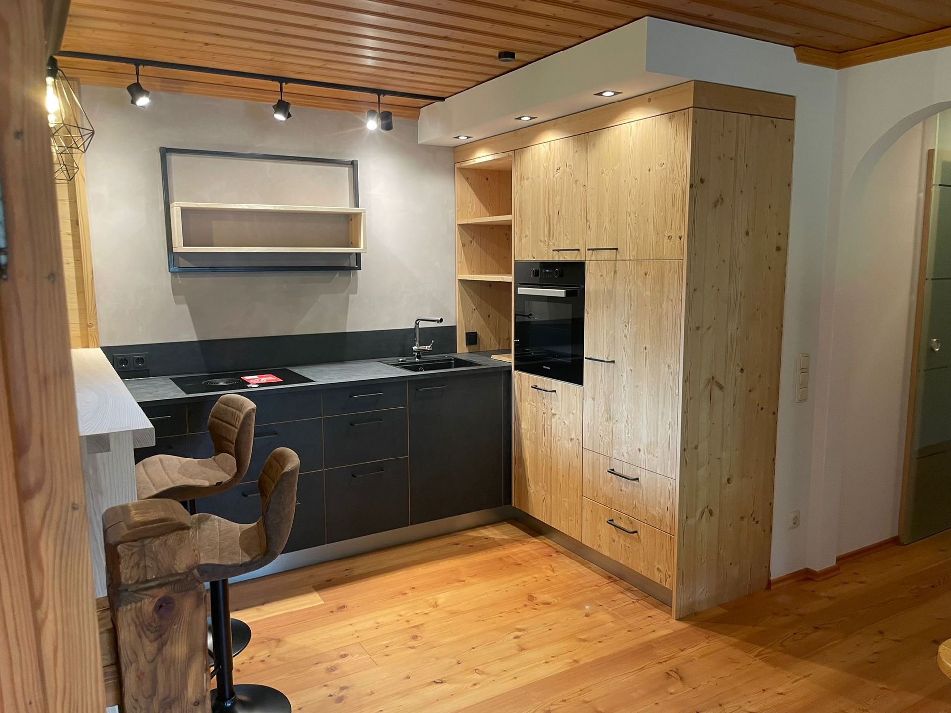 Ferienwohnung im Allgäu, da fährt man doch gerne in den Urlaub bei solch einer gemütlichen Küche mit