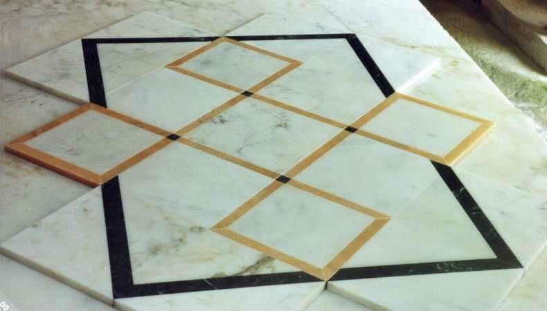 pavimento in marmo decorato color oro