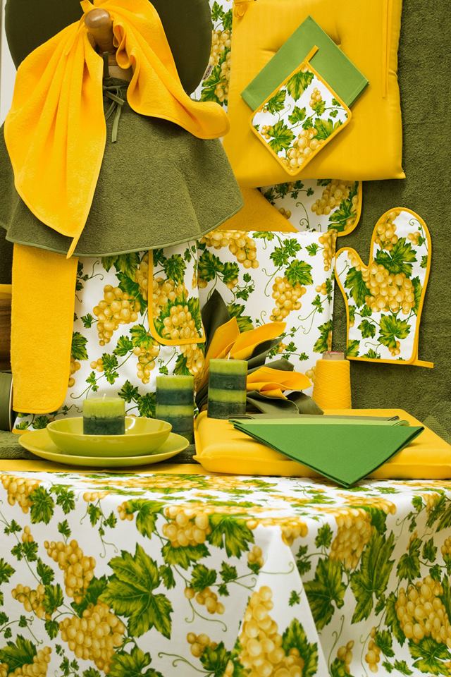 Set coordinato di tessili per la cucina