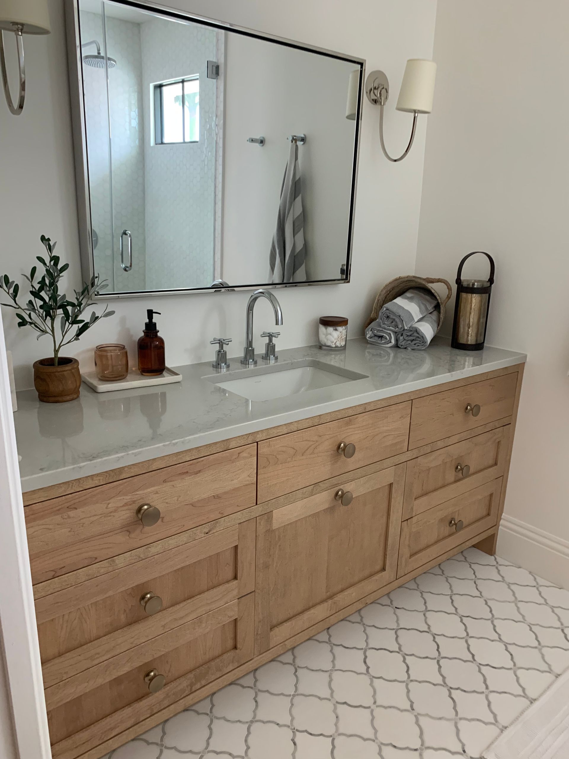 A bathroom with two sinks and a mirror