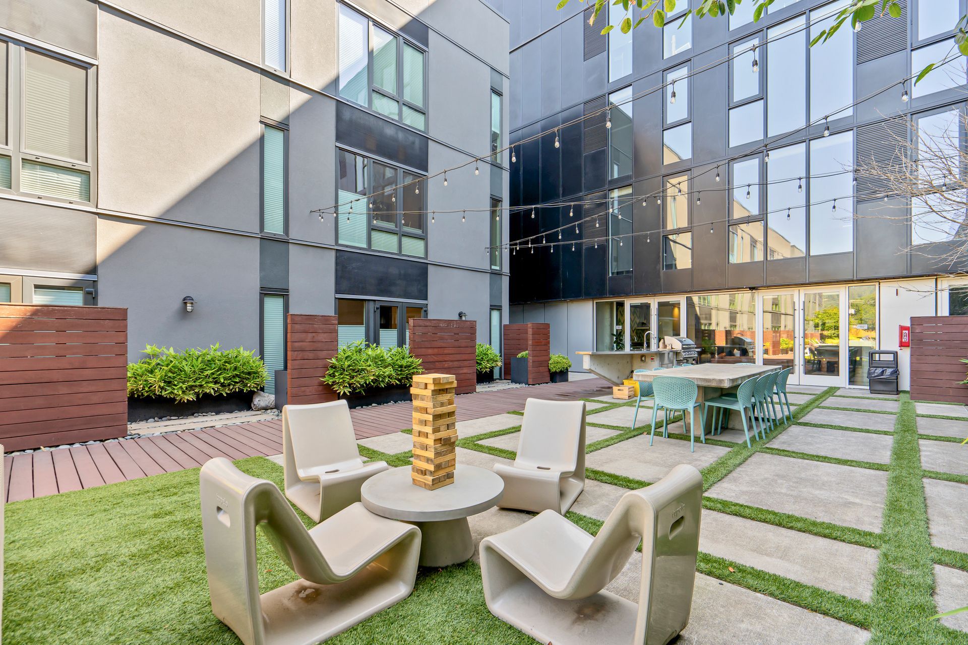 A courtyard with a table and chairs in front of a building.