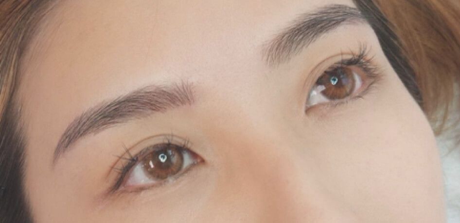 A close up of a woman 's eyes and eyebrows.