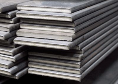 A stack of stainless steel plates are stacked on top of each other.