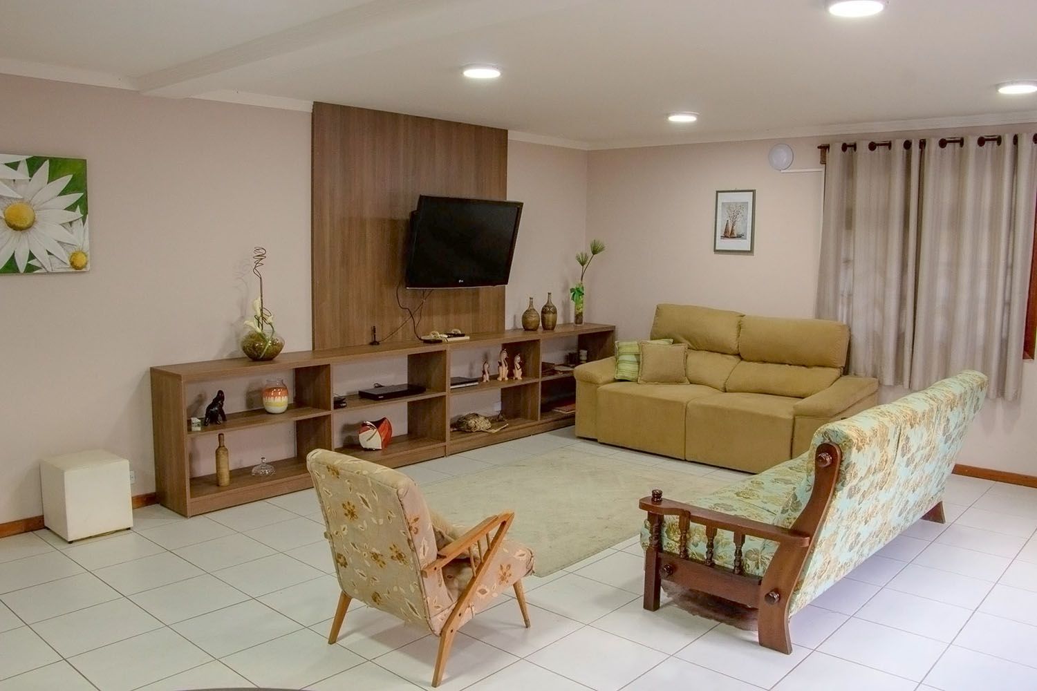 Sala de TV e reuniões | Hotel Villa Souza