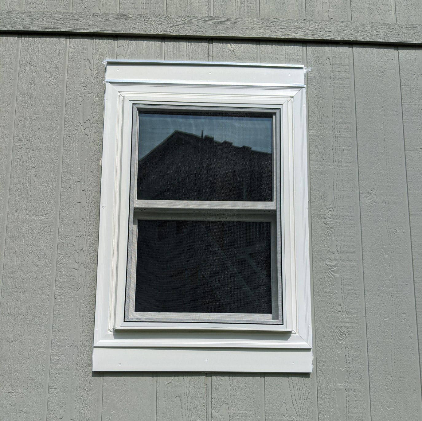 before and after photo of new window to replace old broken window