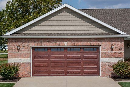 4216 accents woodtone garage door