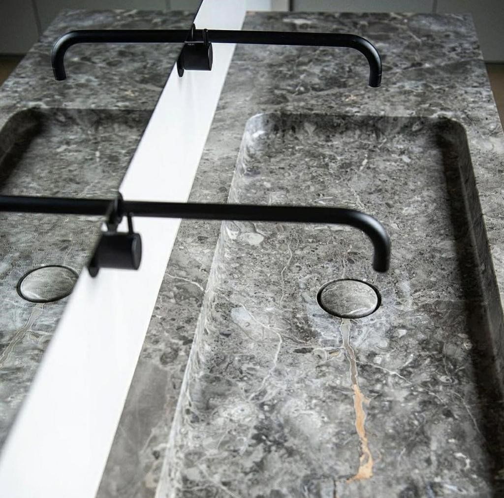 lavabo da bagno in pietra grigia